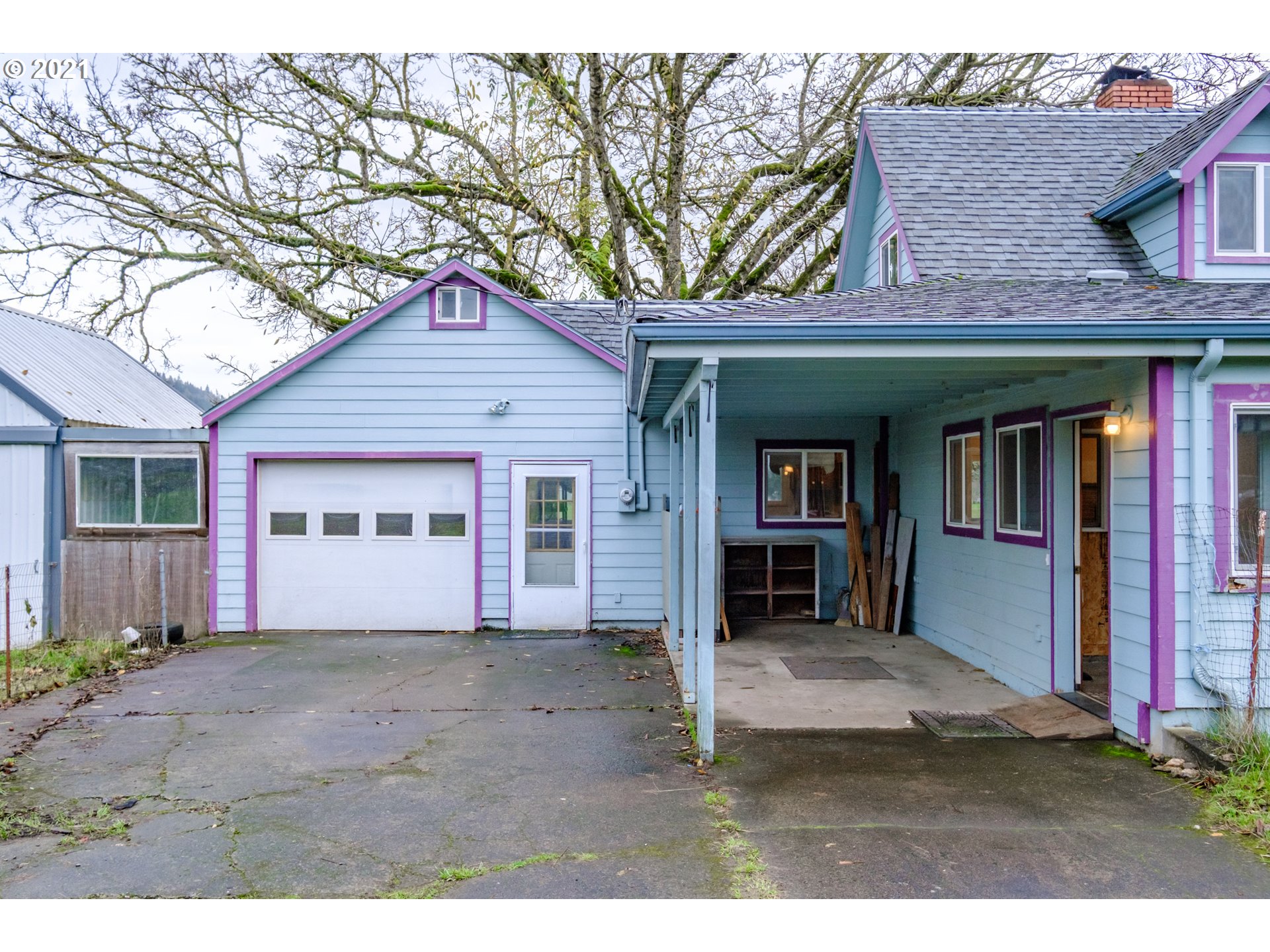 1005 Cascade Drive Lebanon, OR 97355 - Photo 5 of 32 a view of a house with a yard and garage