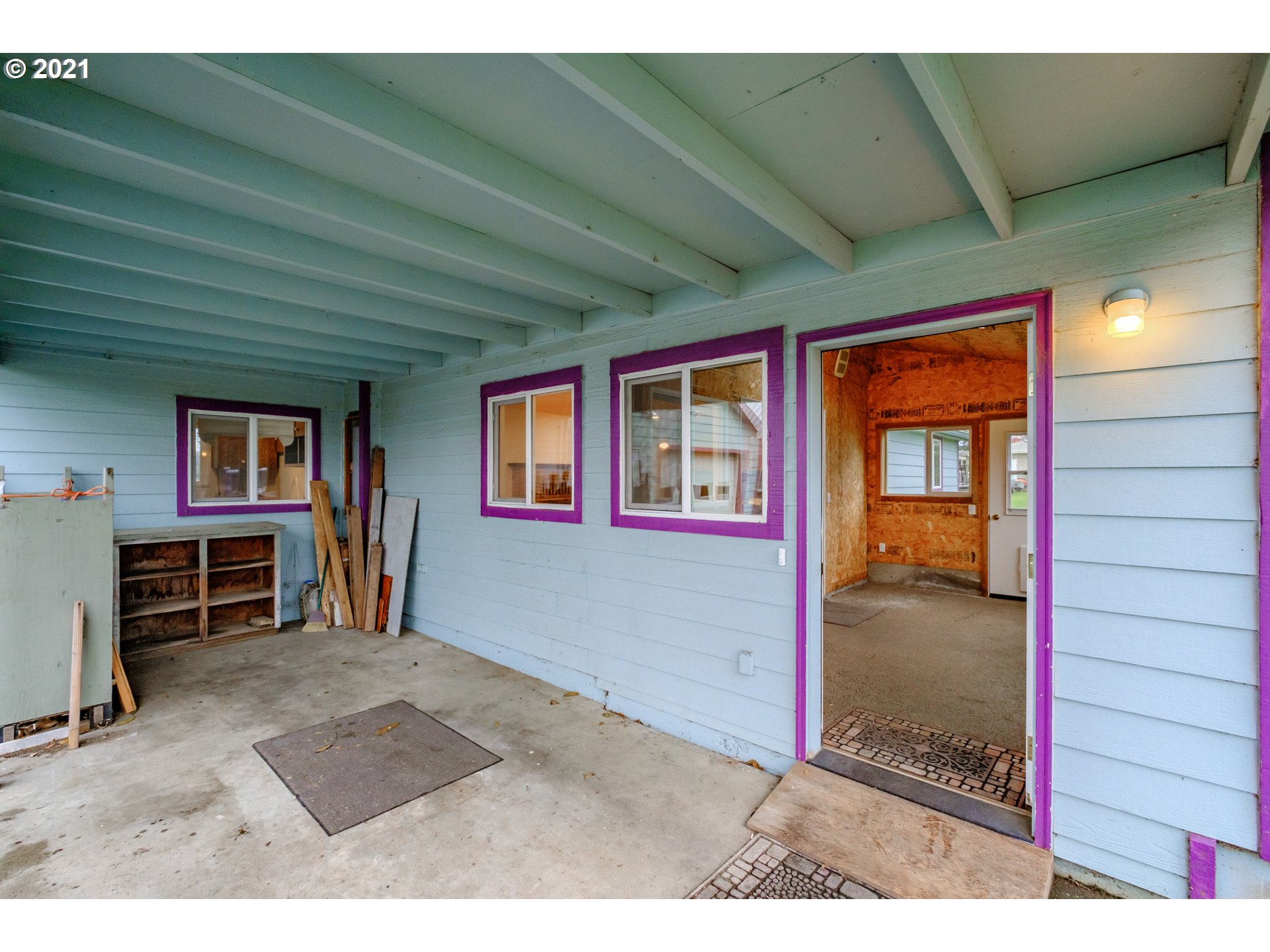 1005 Cascade Drive Lebanon, OR 97355 - Photo 6 of 32 a view of an entryway of house