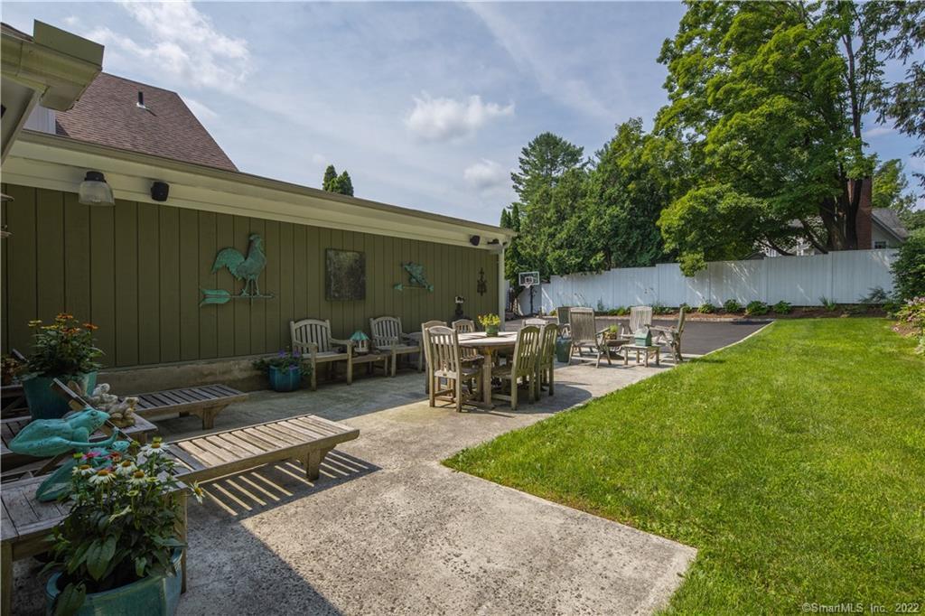 4 Long Ridge Road Redding, CT 06896 - Photo 25 of 31 Exterior patio