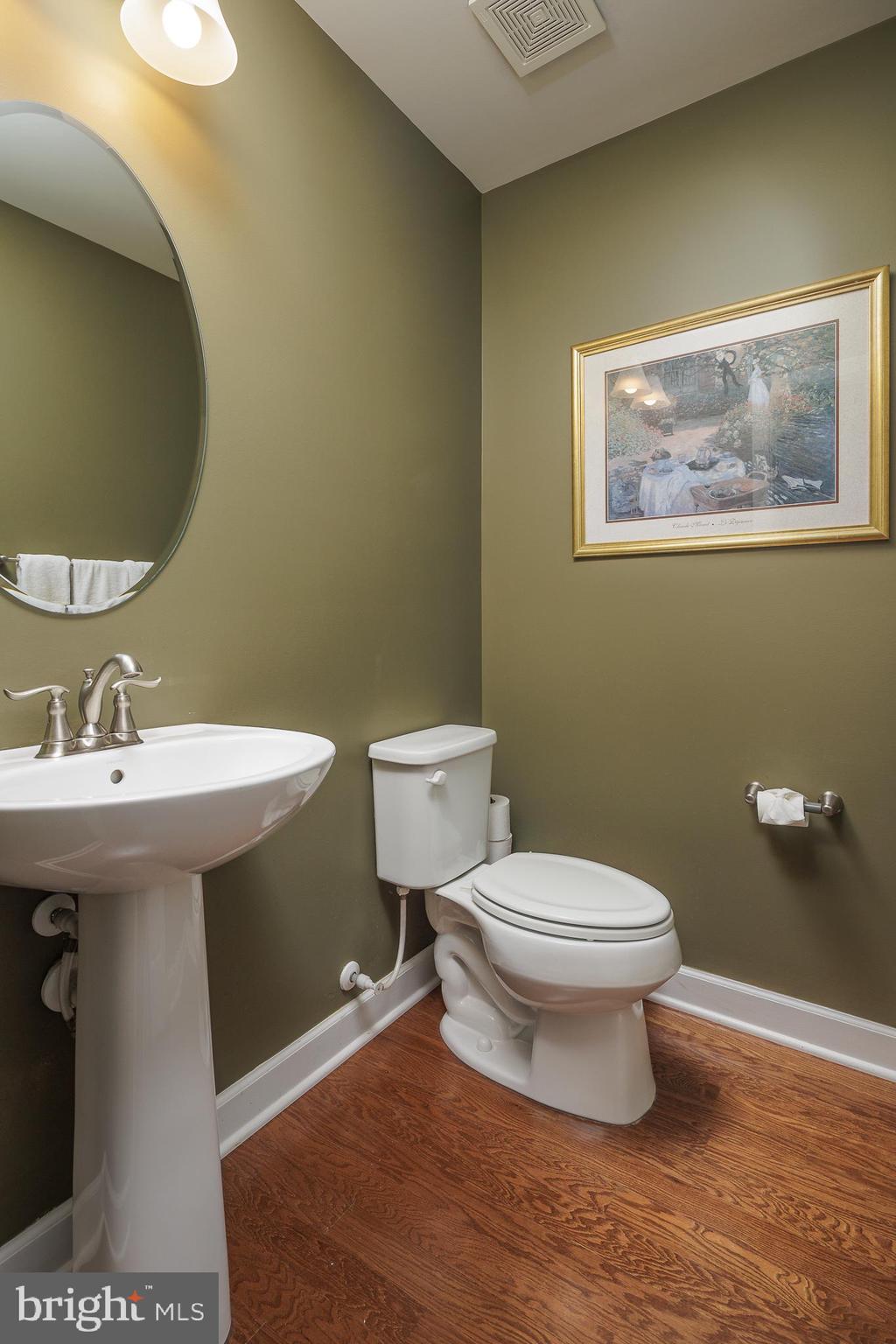 22355 Exe Square Ashburn, VA 20148 - Photo 5 of 65 a bathroom with a toilet sink and mirror