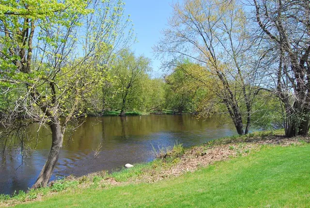 $79,900 | 4050 West Rivers Edge Circle, Unit 1, Brown Deer, WI 53209