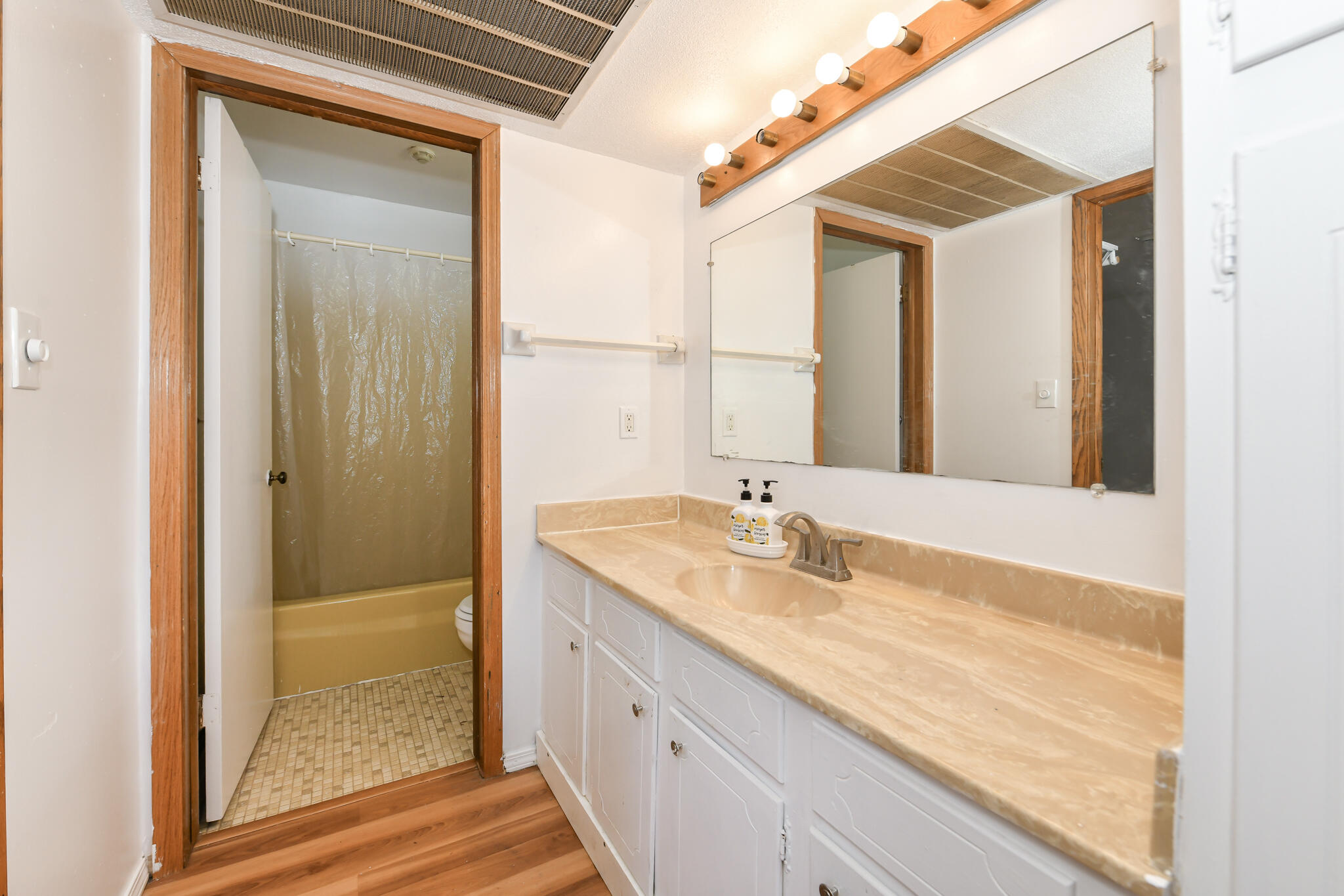 4050 West Rivers Edge Circle, Unit 1 Brown Deer, WI 53209 - Photo 7 of 36 HEN_ (17)