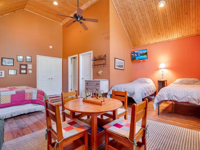 $1,799,000 | 6102 Lakeview Drive, Pocono Pines, PA 18350