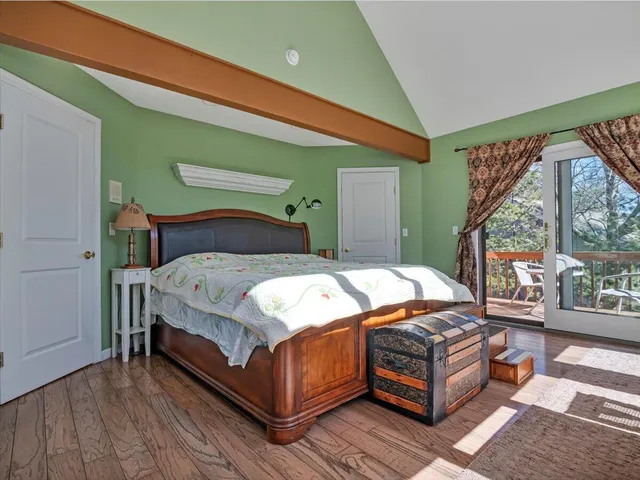 $1,799,000 | 6102 Lakeview Drive, Pocono Pines, PA 18350