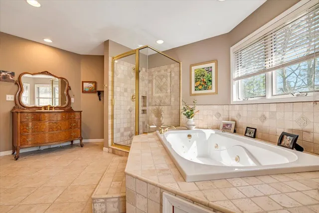 $1,799,000 | 6102 Lakeview Drive, Pocono Pines, PA 18350