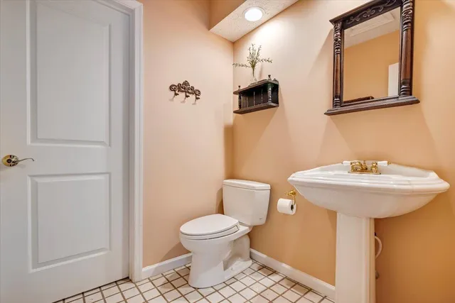 $1,799,000 | 6102 Lakeview Drive, Pocono Pines, PA 18350