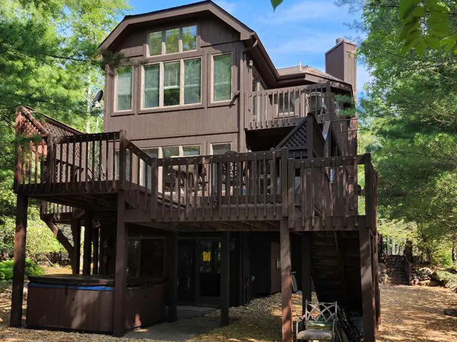 $1,799,000 | 6102 Lakeview Drive, Pocono Pines, PA 18350