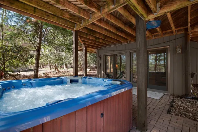 $1,799,000 | 6102 Lakeview Drive, Pocono Pines, PA 18350