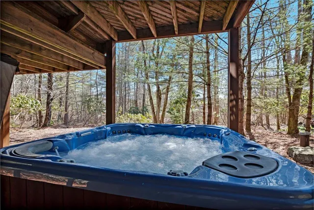 $1,799,000 | 6102 Lakeview Drive, Pocono Pines, PA 18350