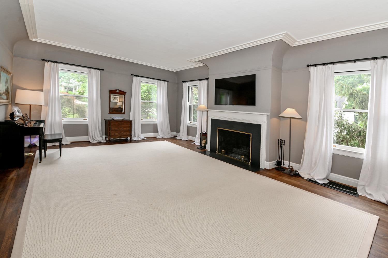 2461 Grandin Road Cincinnati, OH 45208 - Photo 4 of 48