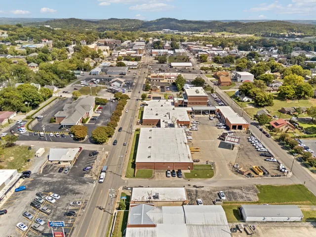 $525,000 | 506 College Street West, Fayetteville, TN 37334