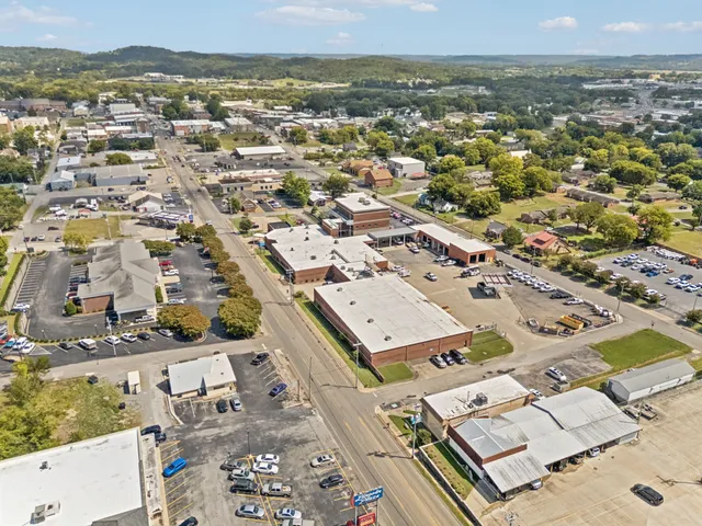 $525,000 | 506 College Street West, Fayetteville, TN 37334