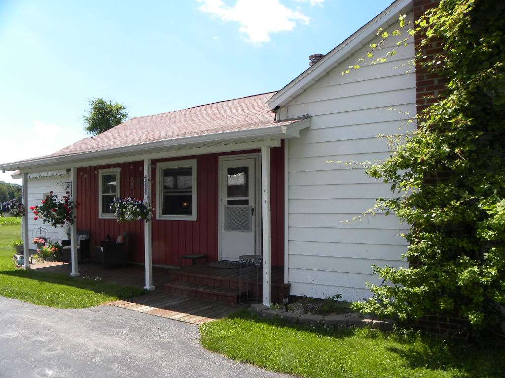 7305 West Gary Road Chesaning, MI 48616 - Photo 3 of 25 31385717-2.JPG