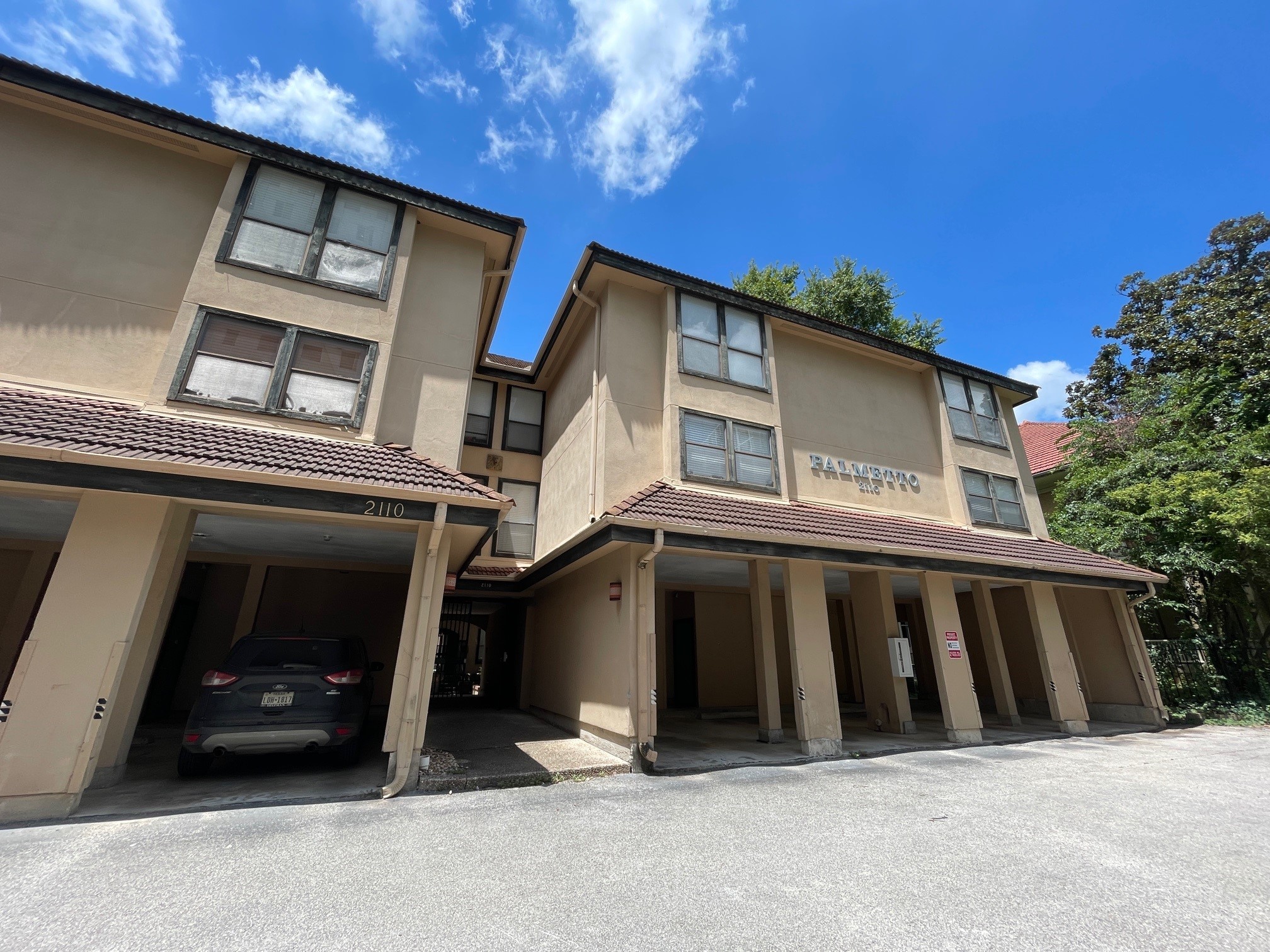 a view of a house with a garage