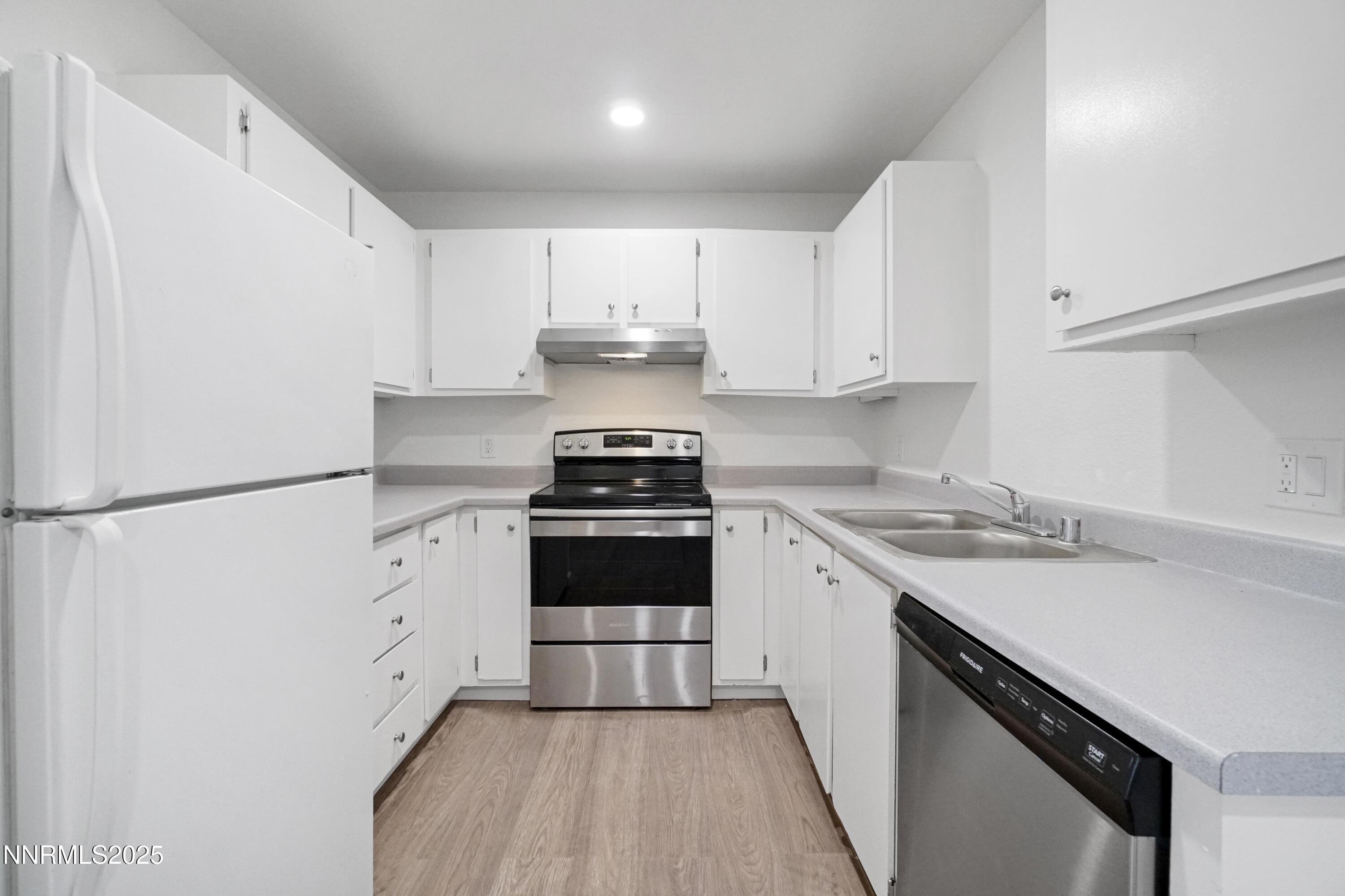 2085 Highview Court, Unit 1 Reno, NV 89512 - Photo 7 of 20 DSC03170-1