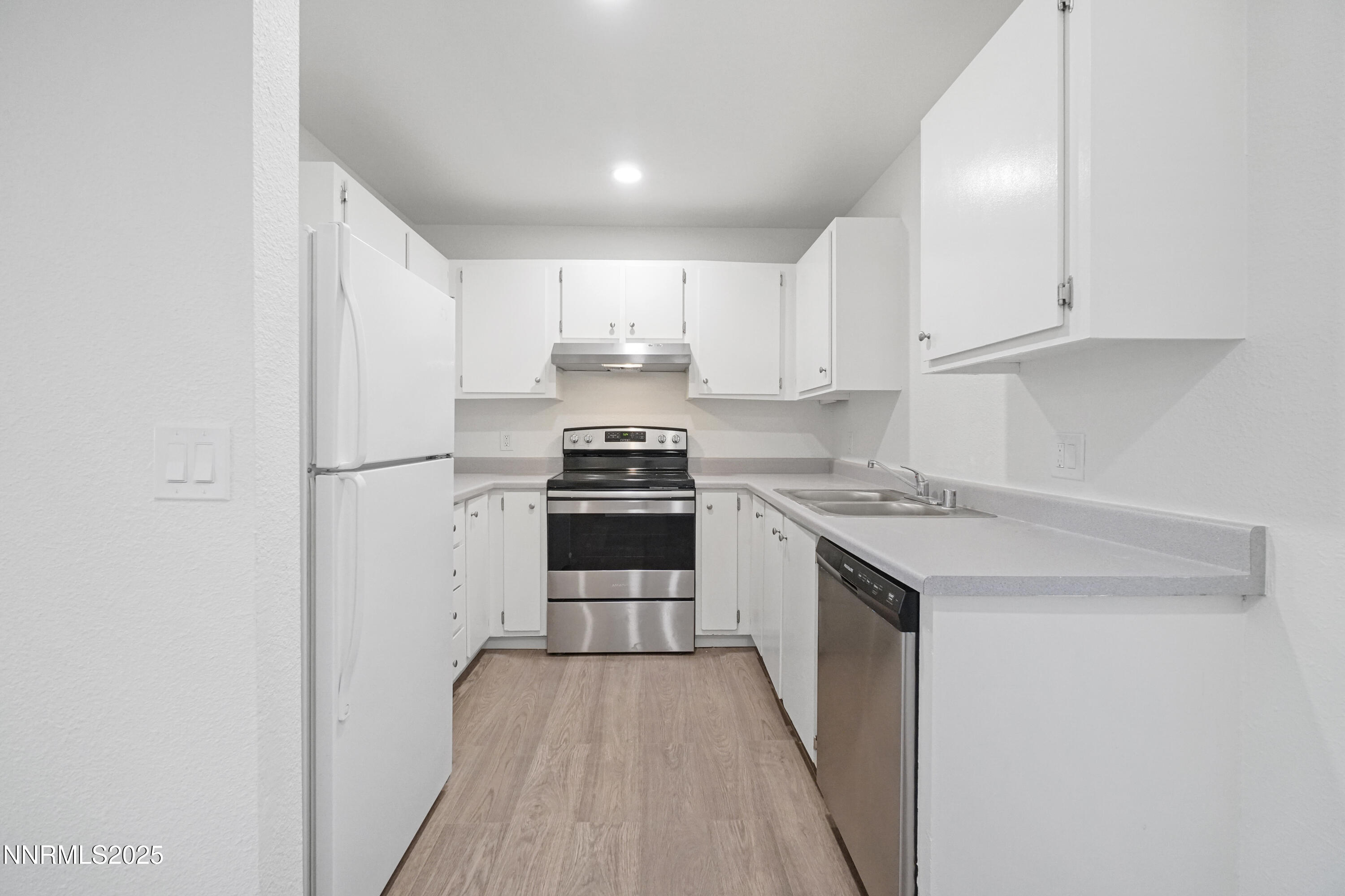 2085 Highview Court, Unit 1 Reno, NV 89512 - Photo 8 of 20 DSC03176-1