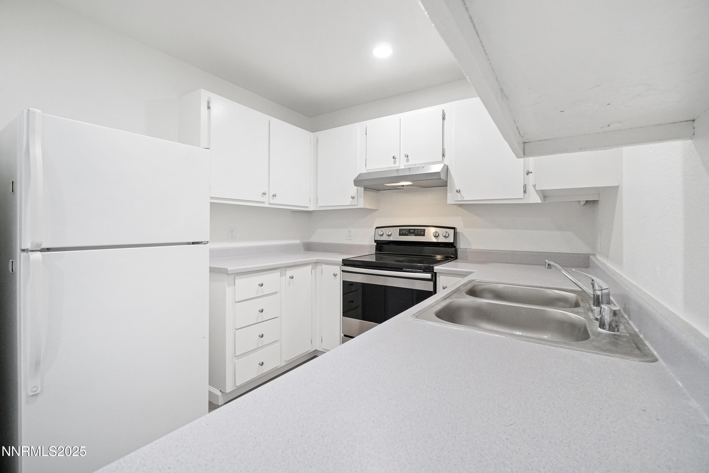 2085 Highview Court, Unit 1 Reno, NV 89512 - Photo 9 of 20 DSC03185-1