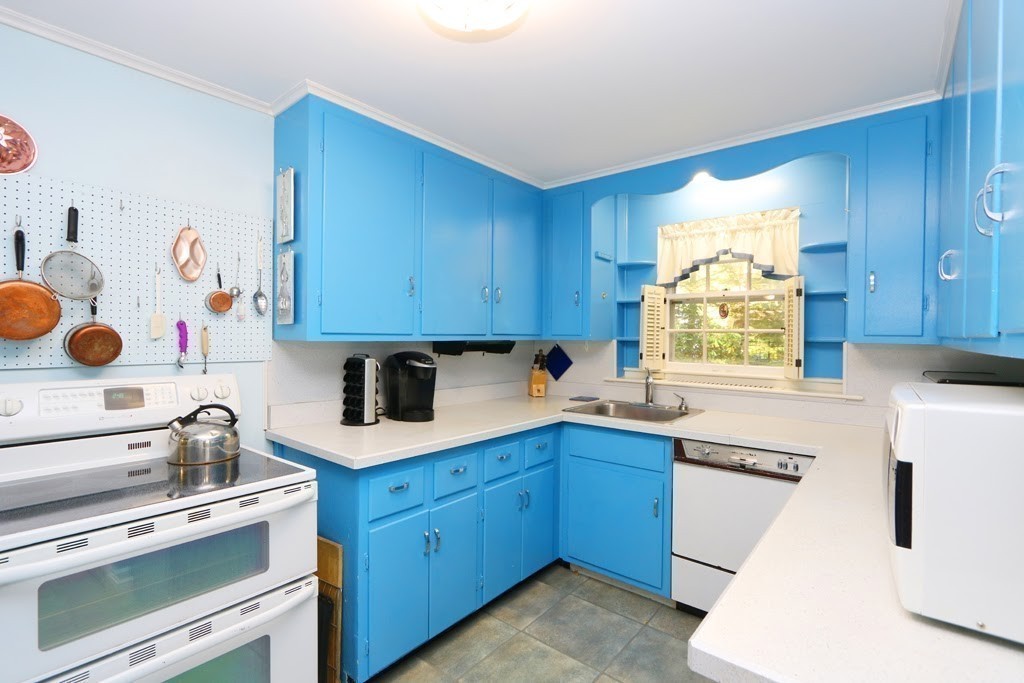 18 Columbine Road Weston, MA 02493 - Photo 6 of 22