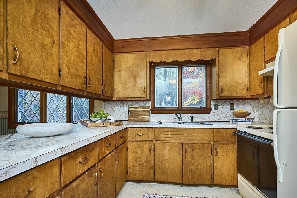 356 Chesterfield Road Northampton, MA 01053 - Photo 12 of 35