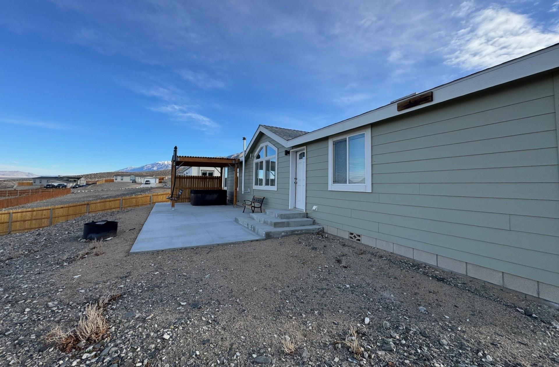 139 Tuolumne Road Bishop, CA 93514 - Photo 14 of 18 a view of a backyard of the house