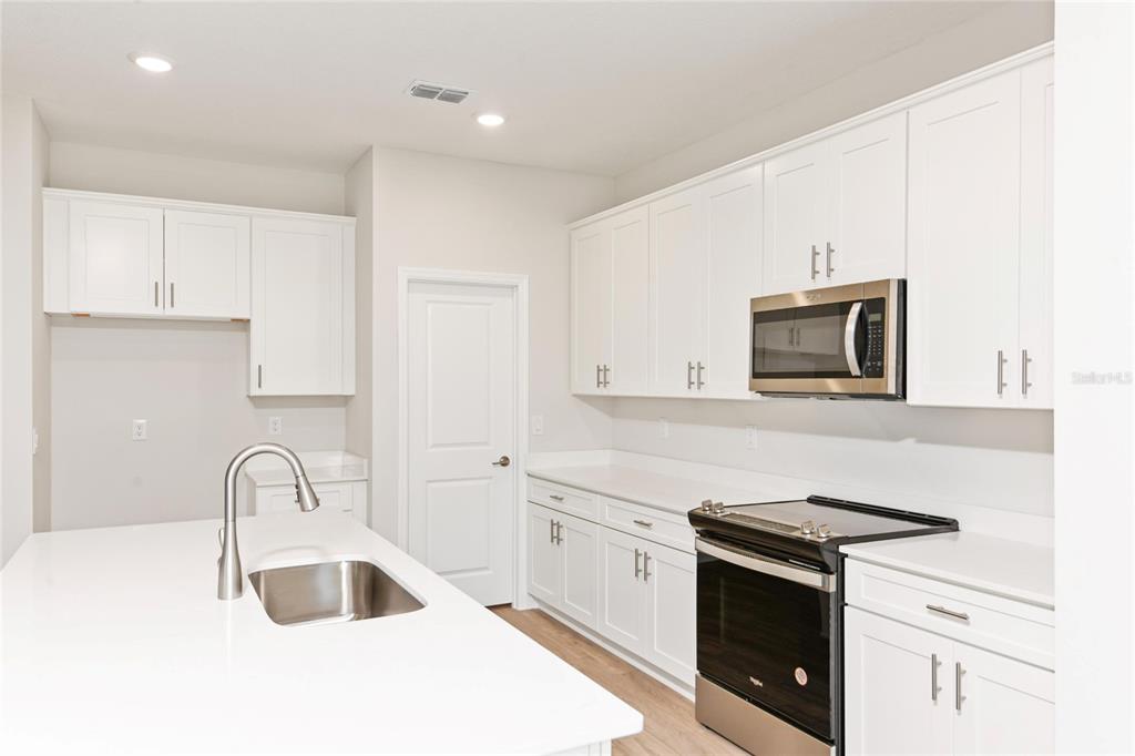 9735 Southwest 62nd Court Ocala, FL 34476 - Photo 8 of 32