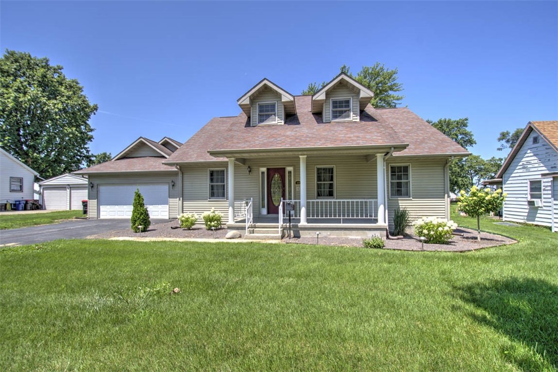 309 North Walnut Street Assumption, IL 62510 - Photo 1 of 35