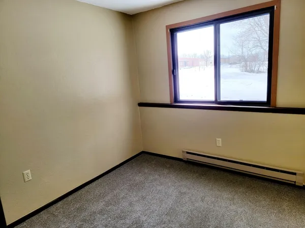 $600 | 328 Lake Street, Unit 5, Clinton, MN 56225