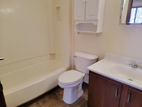 $600 | 328 Lake Street, Unit 5, Clinton, MN 56225