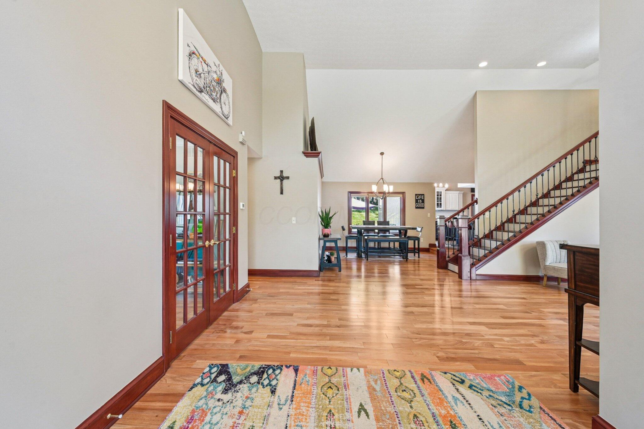 10669 Riverside Drive Powell, OH 43065 - Photo 16 of 103 Entry