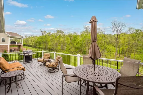$999,900 | 490 Harvest View Drive, Venetia, PA 15367