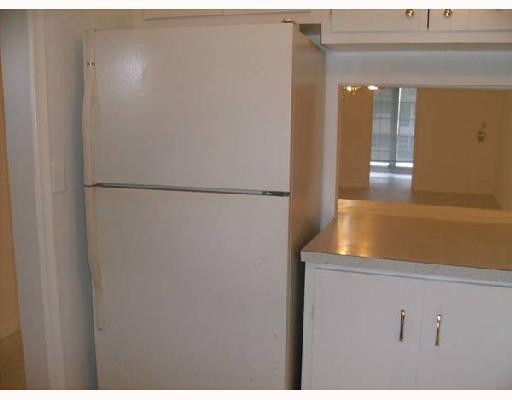404 Southeast 20th, Unit 306D Boca Raton, FL 33431 - Photo 3 of 8 Kitchen