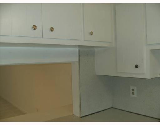 404 Southeast 20th, Unit 306D Boca Raton, FL 33431 - Photo 4 of 8 Kitchen