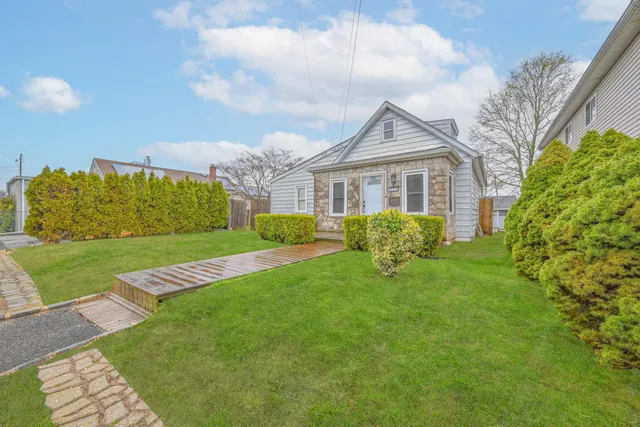 $670,000 | 267 Roquette Avenue, Floral Park, NY 11001