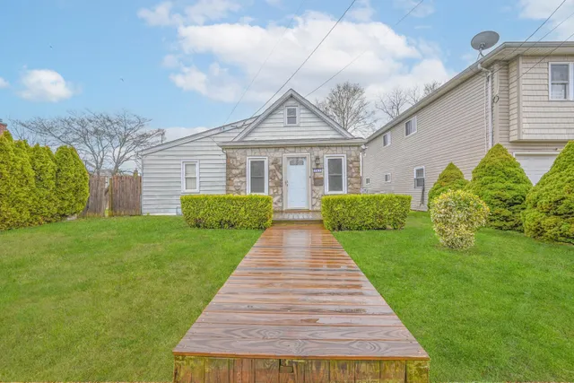 $670,000 | 267 Roquette Avenue, Floral Park, NY 11001