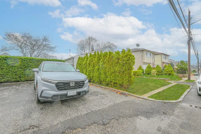 $670,000 | 267 Roquette Avenue, Floral Park, NY 11001