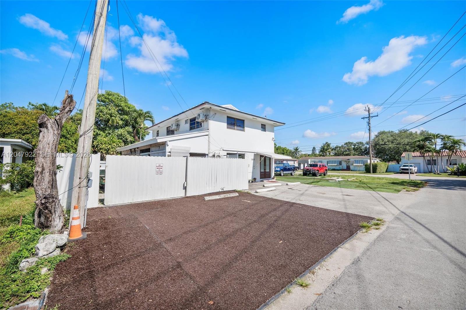 5800 Southwest 20th Street Miami, FL 33155 - Photo 3 of 24