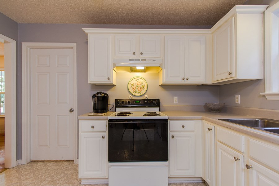 209 South Ridge Drive Garner, NC 27529 - Photo 16 of 23 Kitchen