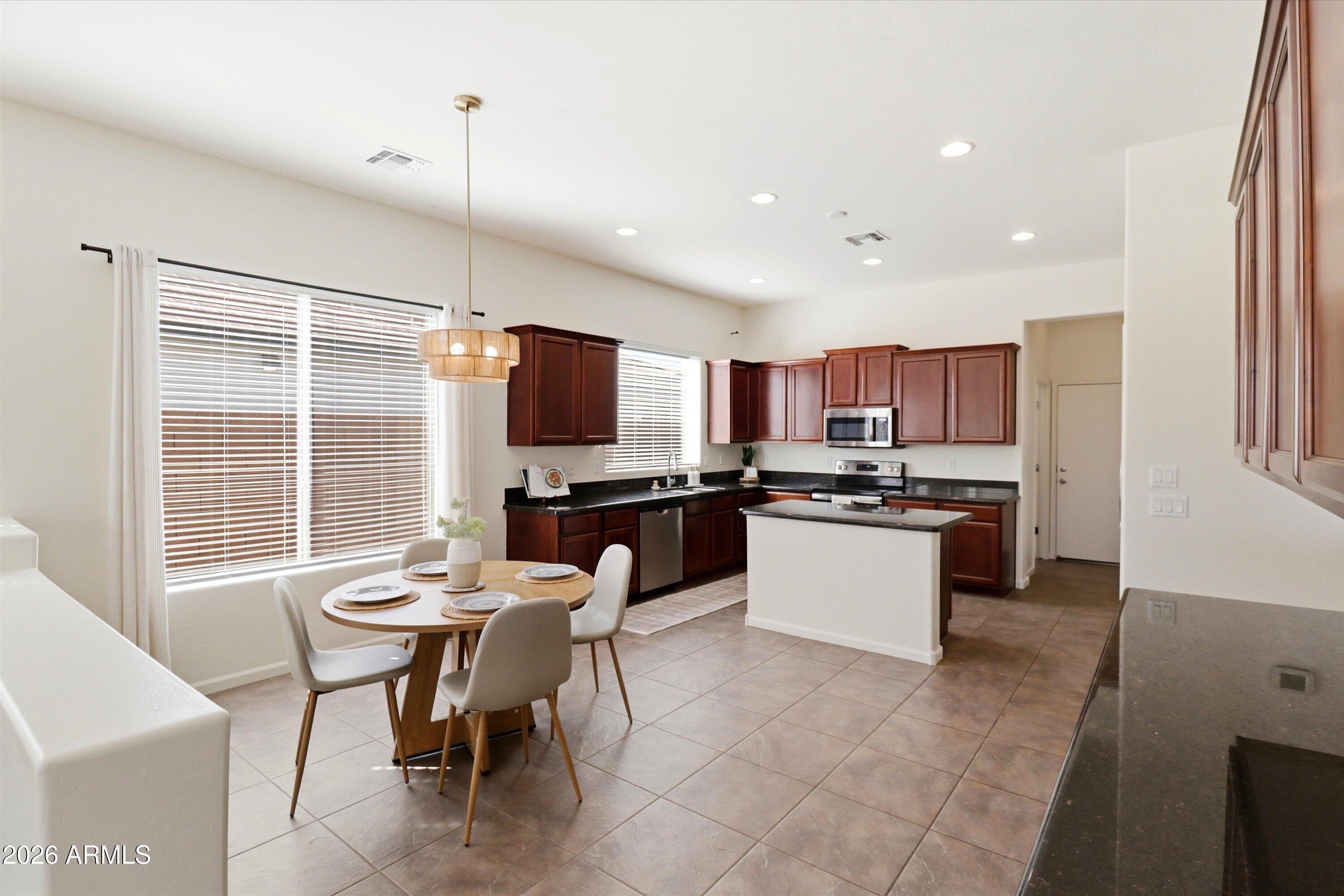 6758 Rachael Way Gilbert, AZ 85298 - Photo 8 of 32 Kitchen