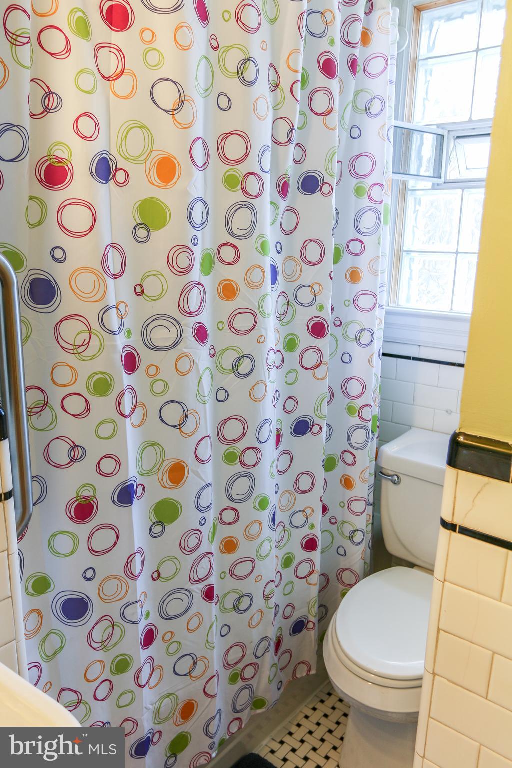 4208 Fordham Road Baltimore, MD 21229 - Photo 17 of 37 Full bath upper level