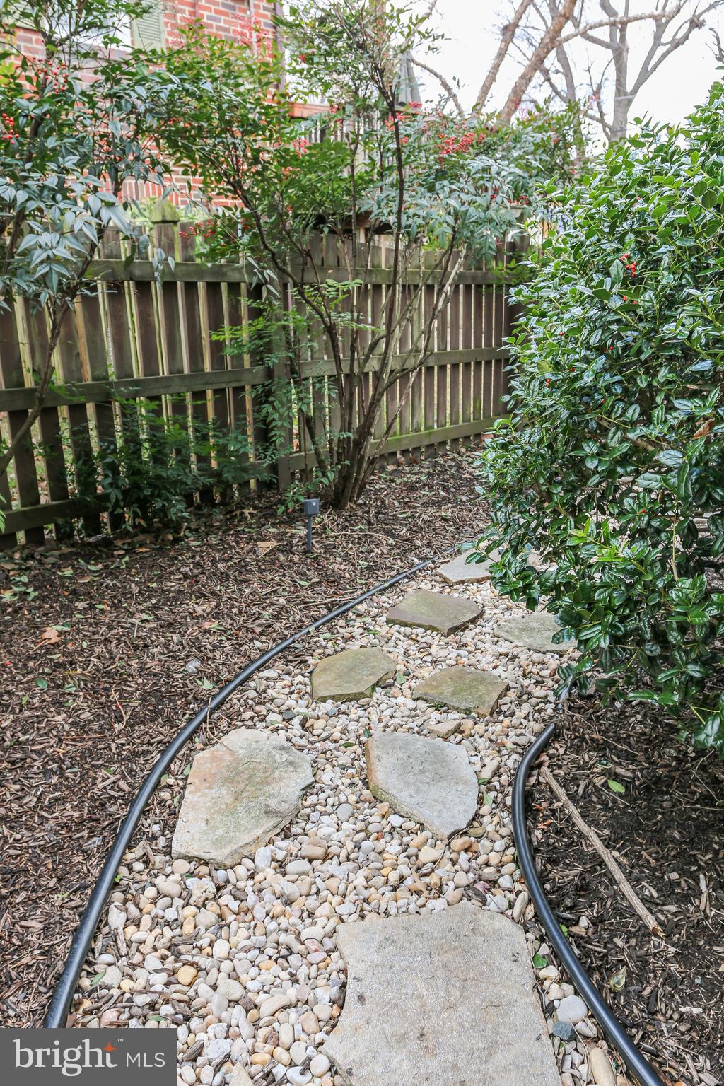 4208 Fordham Road Baltimore, MD 21229 - Photo 24 of 37 Side yard walkway