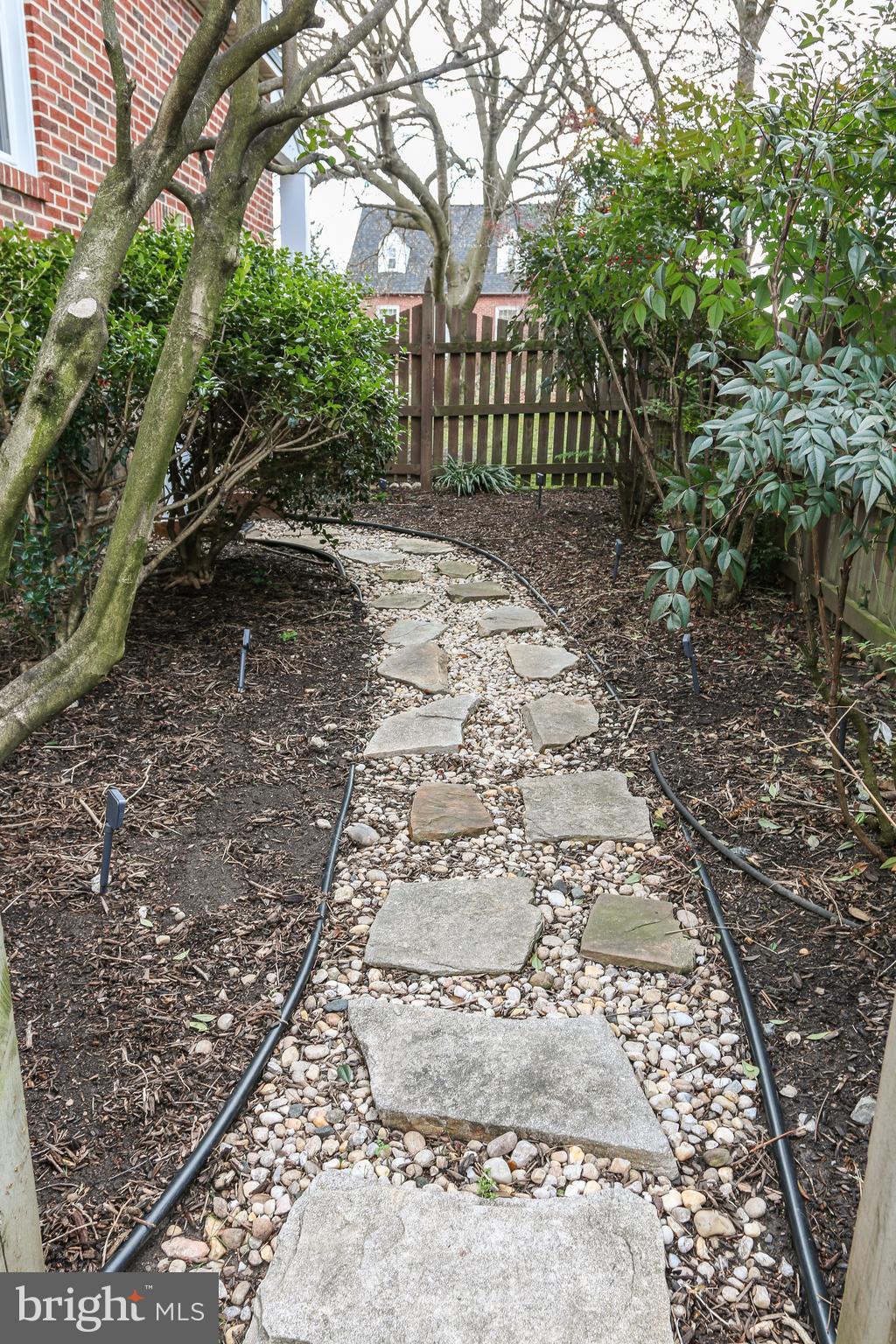 4208 Fordham Road Baltimore, MD 21229 - Photo 26 of 37 Side yard walk way back into the house