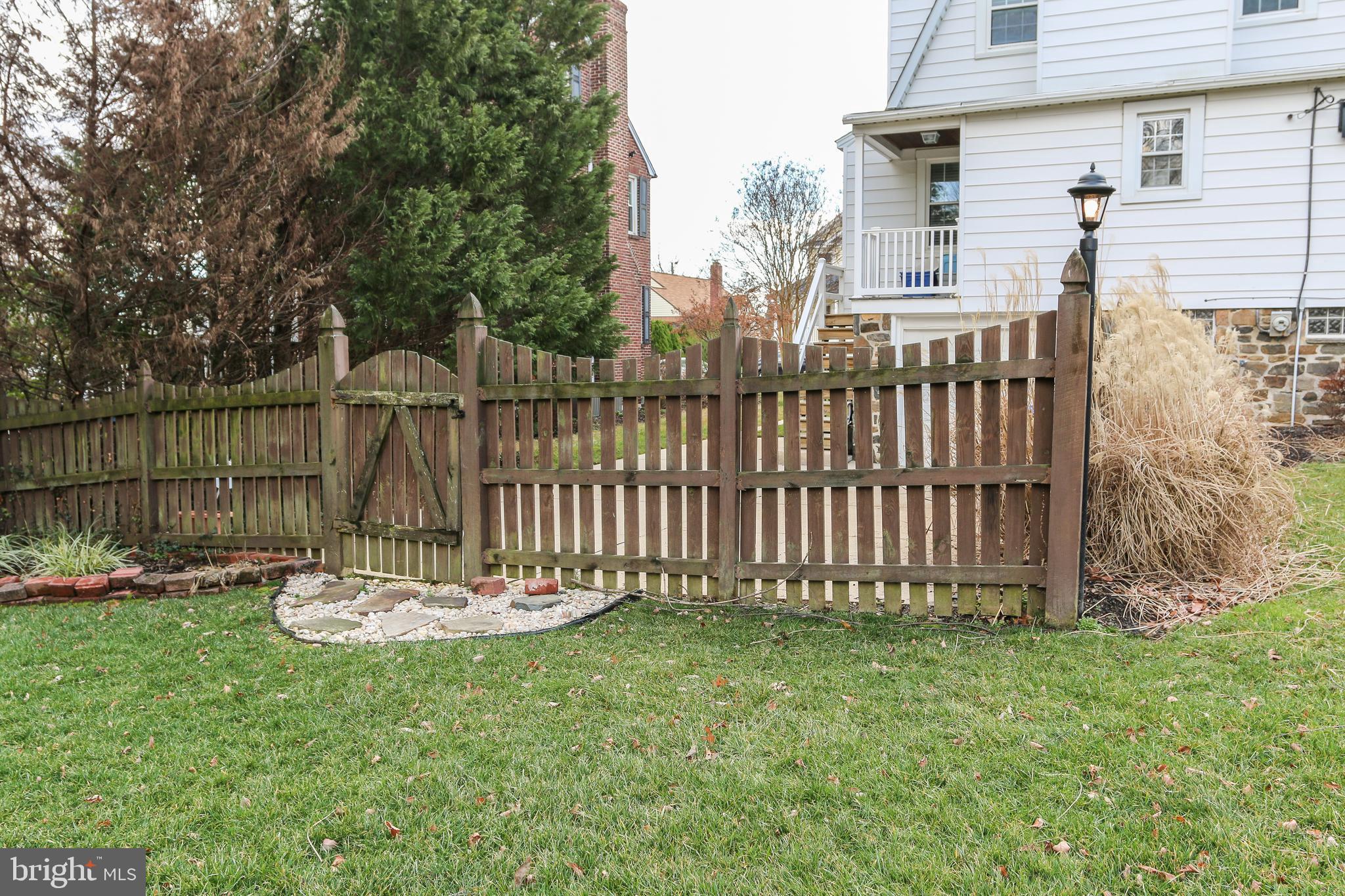 4208 Fordham Road Baltimore, MD 21229 - Photo 30 of 37 Yard is fully fenced in
