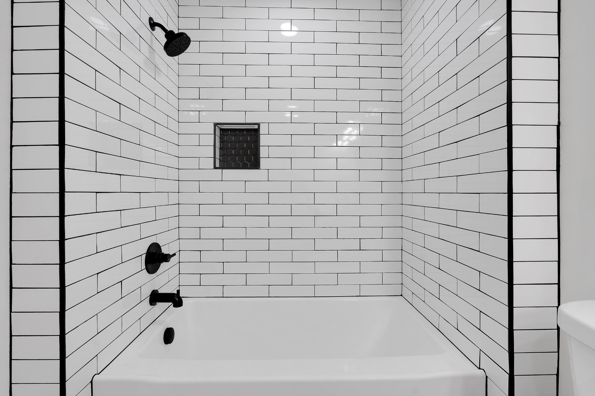 305 12 Oaks Road Tullahoma, TN 37388 - Photo 22 of 56 a bathroom with a bathtub