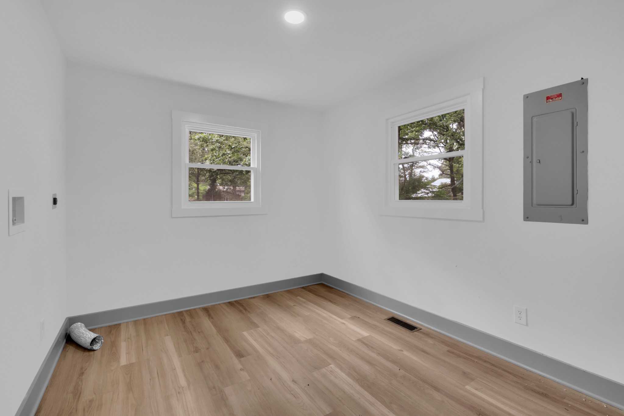 305 12 Oaks Road Tullahoma, TN 37388 - Photo 35 of 56 a view of room with window and hardwood floor