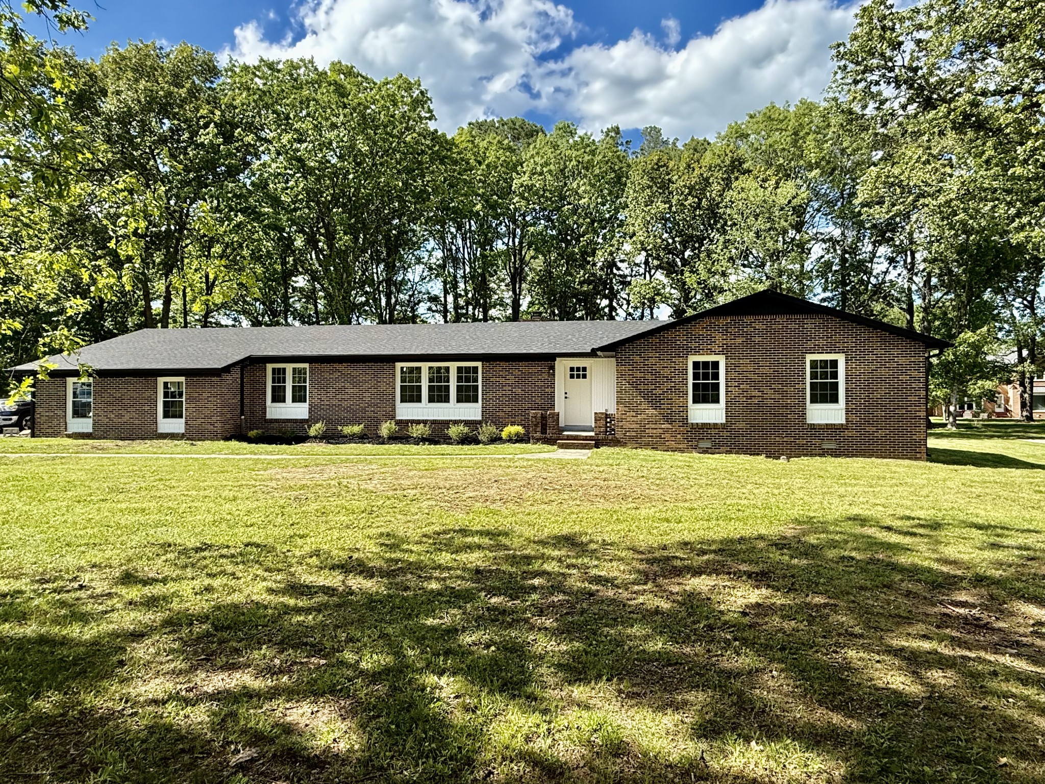 305 12 Oaks Road Tullahoma, TN 37388 - Photo 54 of 56 a front view of a house with a garden