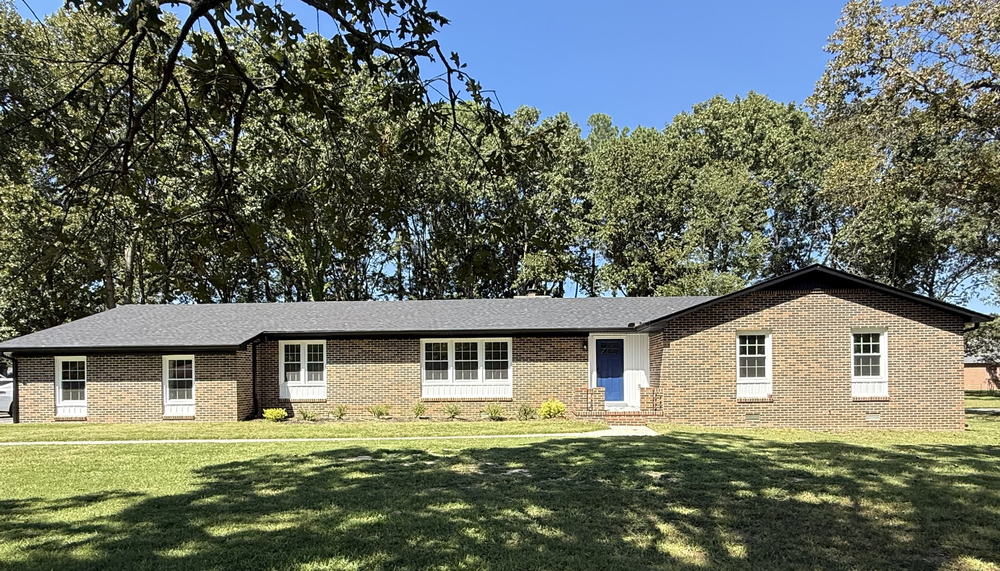 305 12 Oaks Road Tullahoma, TN 37388 - Photo 55 of 56 a front view of a house with a garden