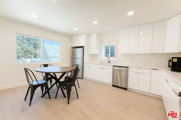 $5,200 | 1189 West 36th Place, Unit 2, Los Angeles, CA 90007