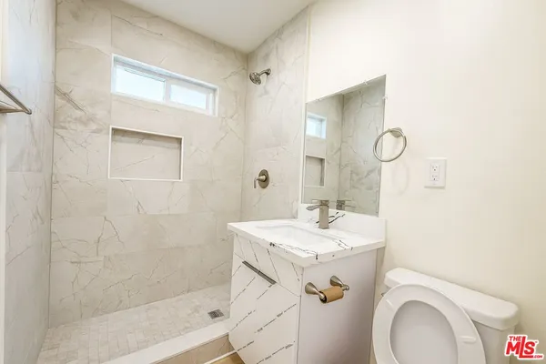 $5,200 | 1189 West 36th Place, Unit 2, Los Angeles, CA 90007