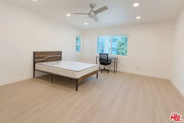 $5,200 | 1189 West 36th Place, Unit 2, Los Angeles, CA 90007