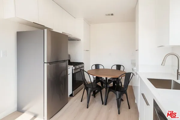 $5,200 | 1189 West 36th Place, Unit 2, Los Angeles, CA 90007